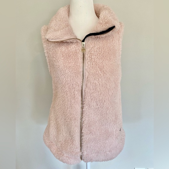 Tommy Hilfiger Jackets & Blazers - 🩷TOMMY HILFIGER Faux Fur Zip-Up Vest